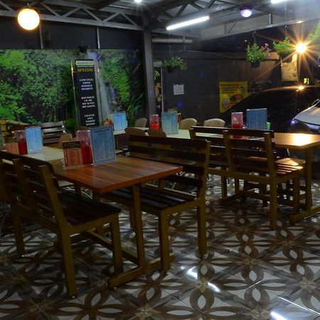 Guest House Salon Fora Gegerkalong Setiabudhi Bandung Buitenkant foto