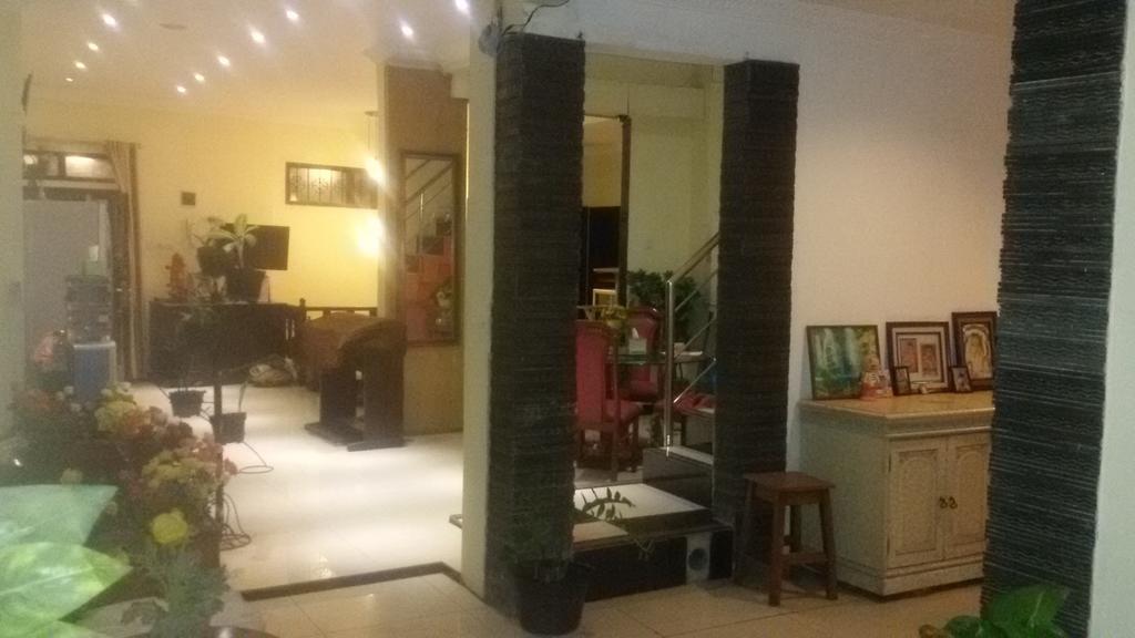 Guest House Salon Fora Gegerkalong Setiabudhi Bandung Buitenkant foto