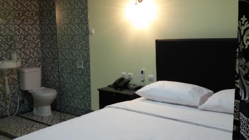 Guest House Salon Fora Gegerkalong Setiabudhi Bandung Buitenkant foto