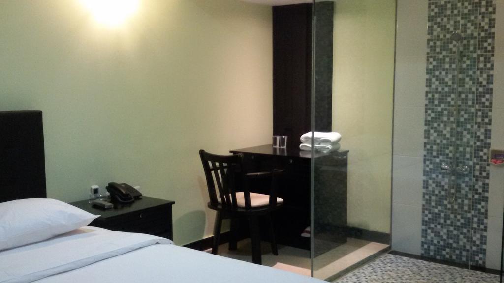 Guest House Salon Fora Gegerkalong Setiabudhi Bandung Buitenkant foto