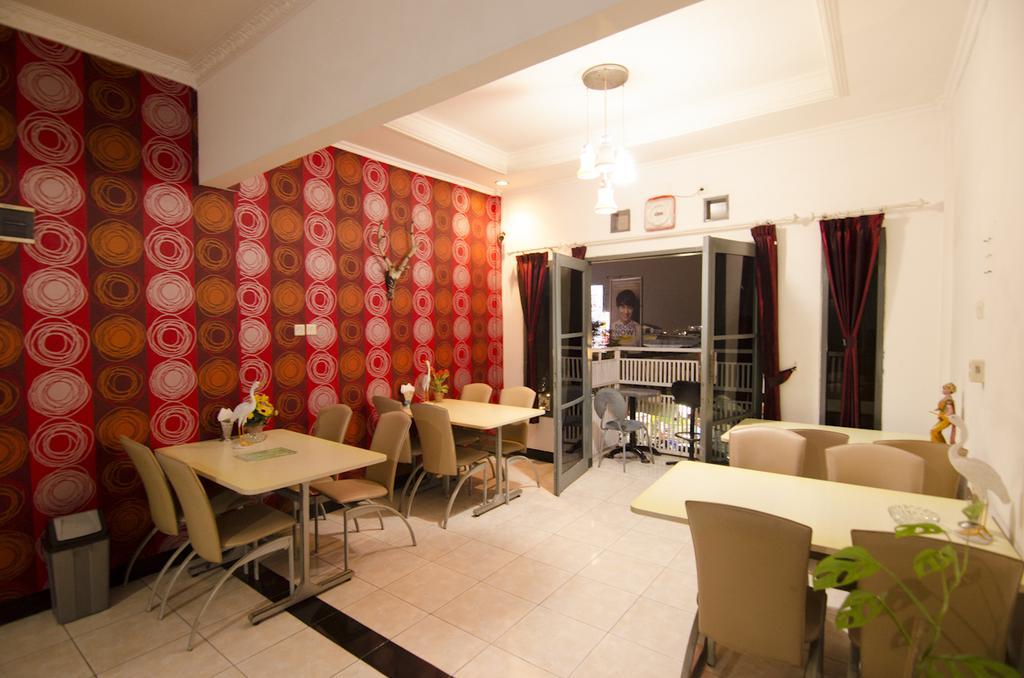 Guest House Salon Fora Gegerkalong Setiabudhi Bandung Buitenkant foto