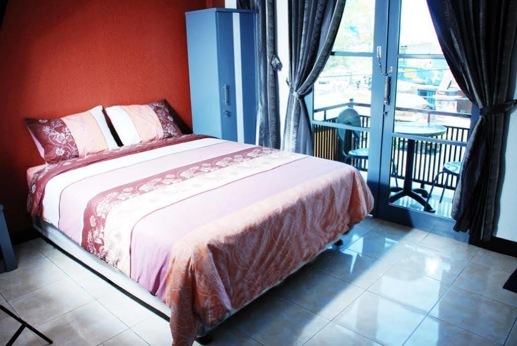 Guest House Salon Fora Gegerkalong Setiabudhi Bandung Buitenkant foto