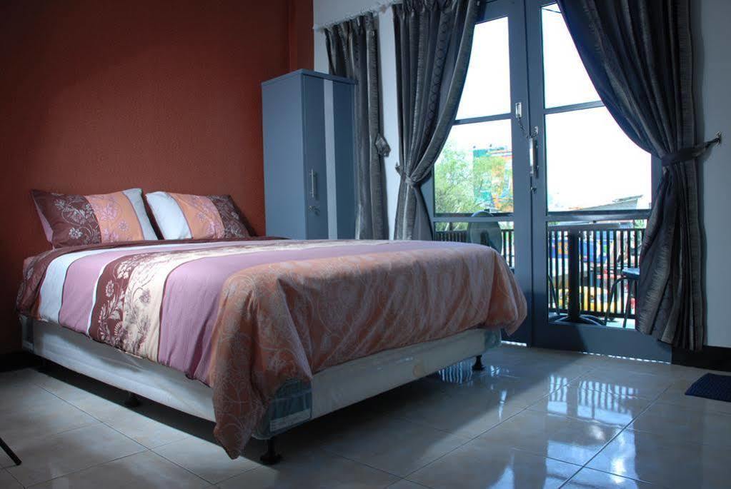 Guest House Salon Fora Gegerkalong Setiabudhi Bandung Buitenkant foto