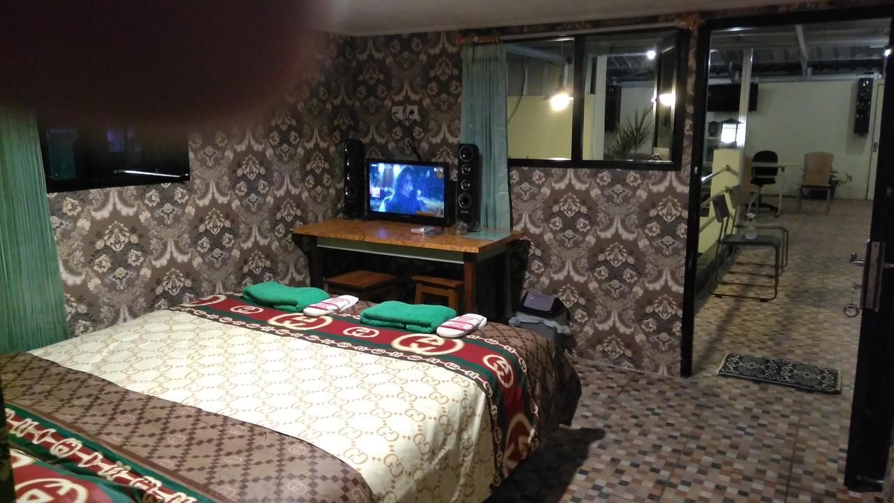 Guest House Salon Fora Gegerkalong Setiabudhi Bandung Buitenkant foto
